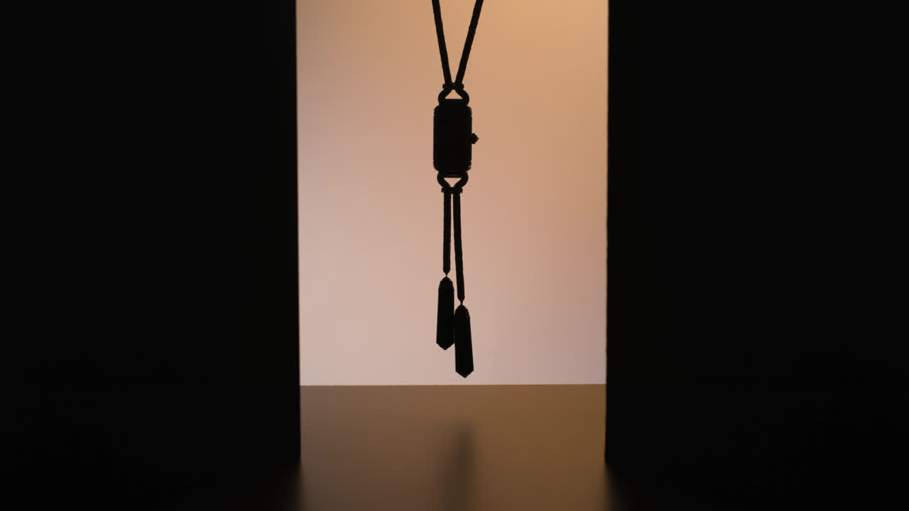 JAEGER-LECOULTRE_REVERSO SECRET NECKLACE_SAVOIR FAIRE_45s_16-9.mp4