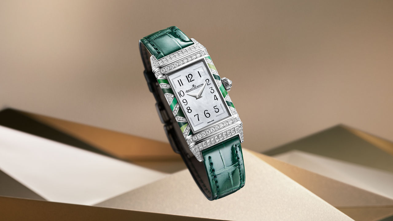 JAEGER-LECOULTRE_REVERSO ONE PRECIOUS COLOURS_GREEN_RECTO_LEVITATION_16-9 (2).jpg